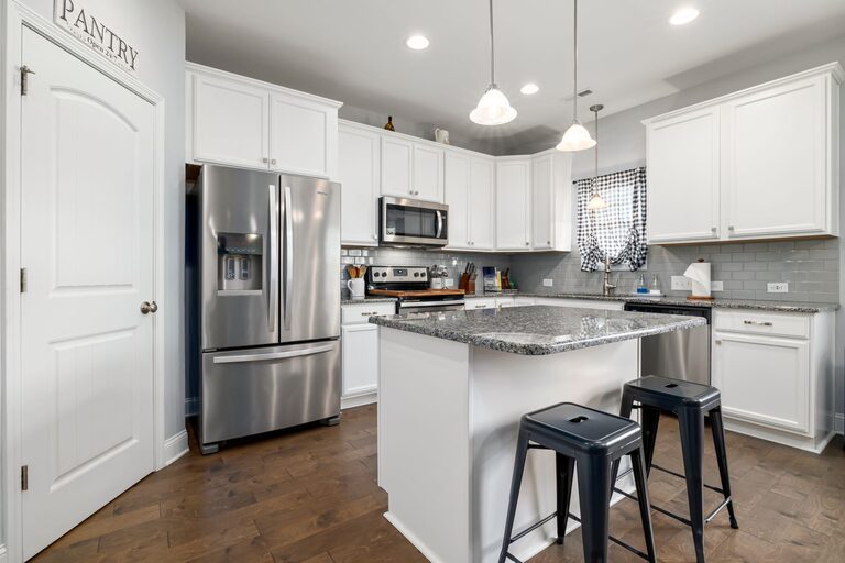How to Keep a Tidy Fridge and Pantry: Easy Tips for an Organized Kitchen